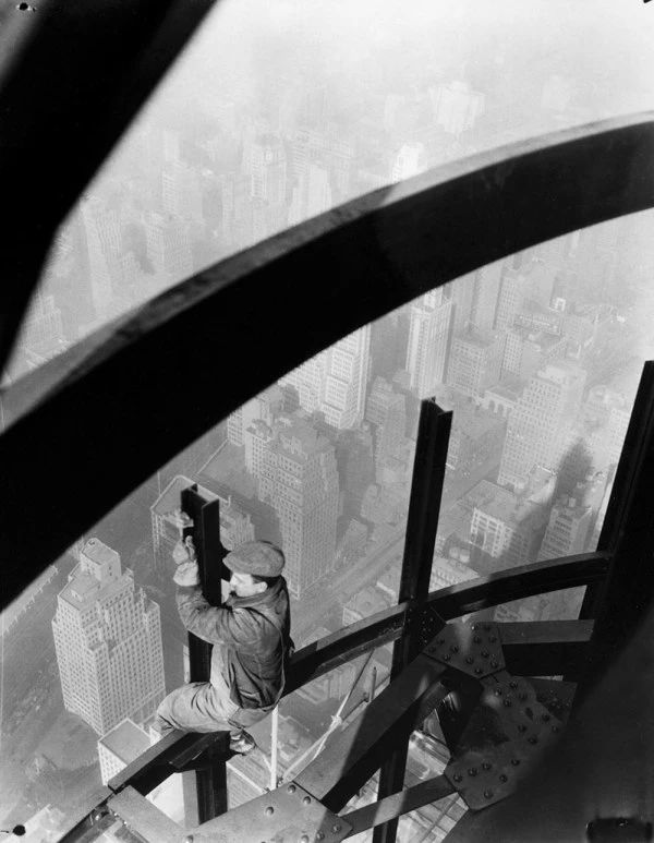 Lewis Hine：一位攝影師的“摩登時(shí)代”