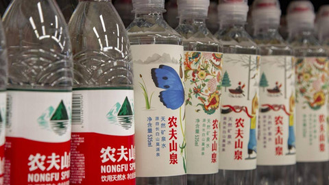 茶飲的商標(biāo)故事（八）｜農(nóng)夫山泉，從搬運工到印鈔機